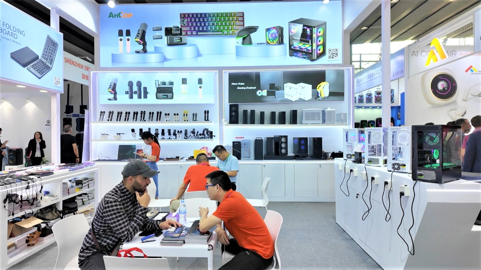 機(jī)箱.jpg 機(jī)箱.jpg